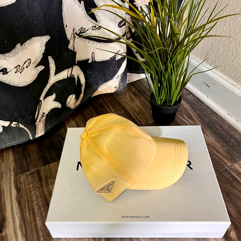 Men Prada hat